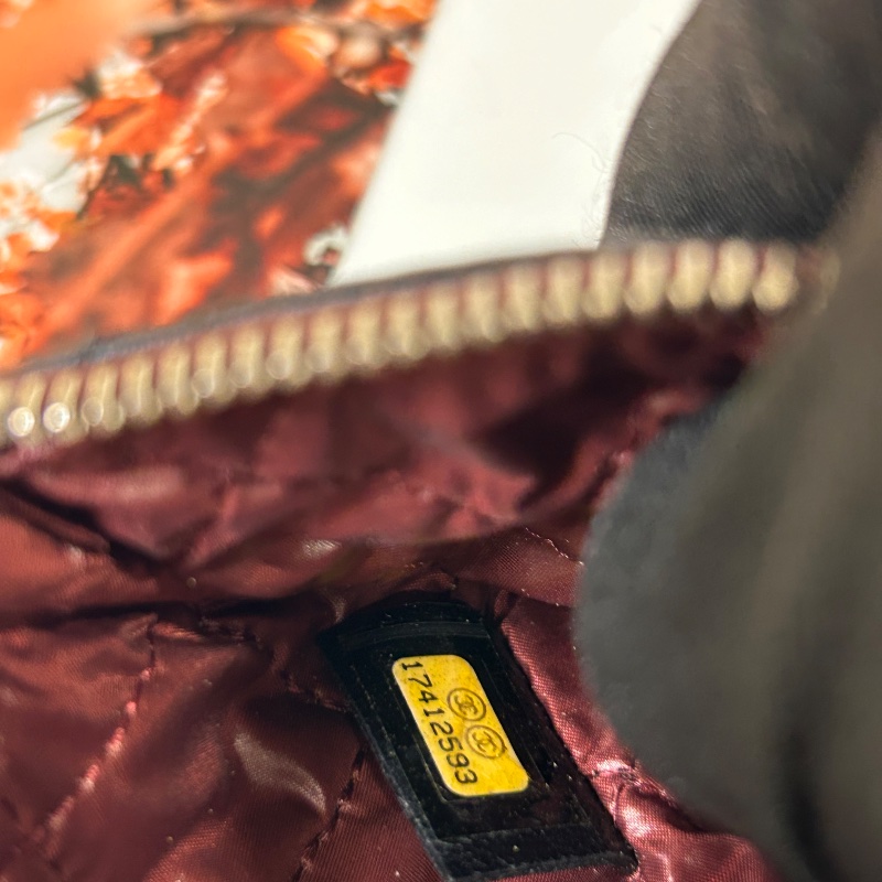 Chanel 經典 O 魚子醬皮革零錢包 17開-17