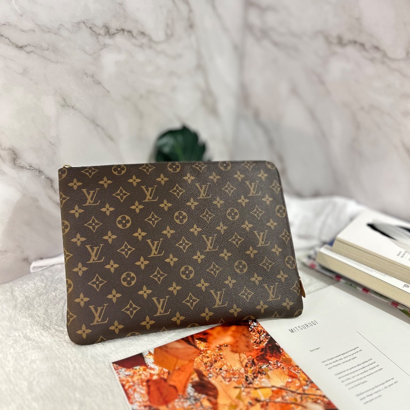 LV Etui Voyage 大號 晶片款 手拿包-0