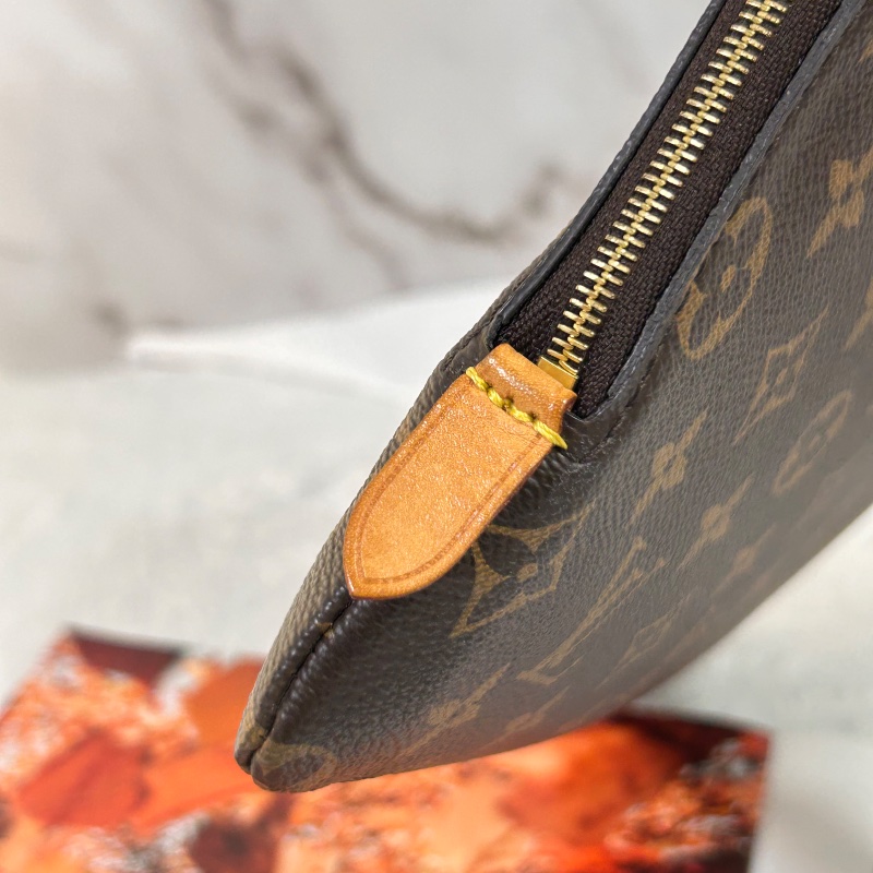 LV Etui Voyage 大號 晶片款 手拿包-14