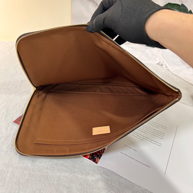 LV Etui Voyage 大號 晶片款 手拿包-15