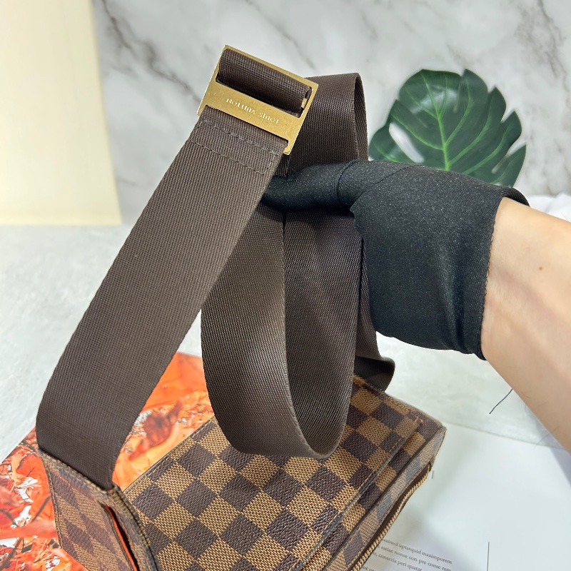 LV 棋盤格 Geronimos 胸包 2024年-17