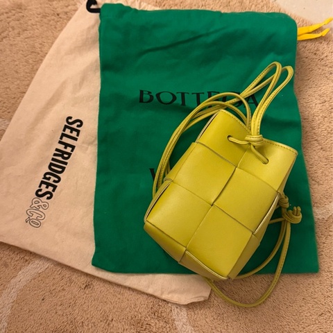 Bottega Veneta Cassette 迷你編織水桶包