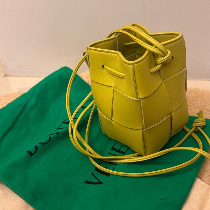 Bottega Veneta Cassette 迷你編織水桶包-1