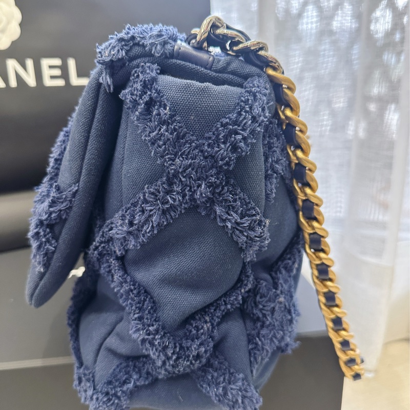 Chanel 19海軍藍流蘇菱格紋緄邊36cm 肩背手提包-3
