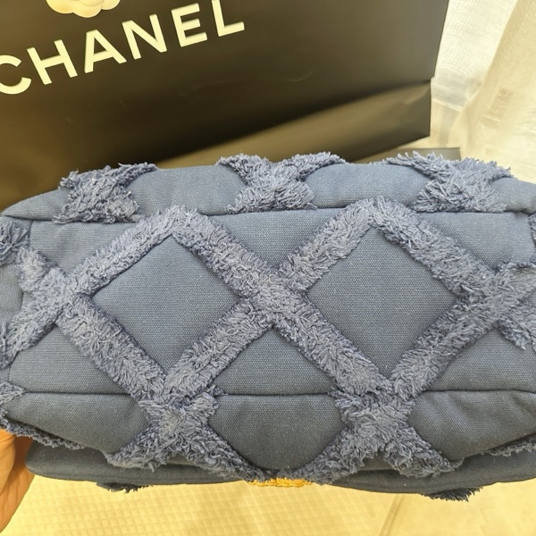 Chanel 19海軍藍流蘇菱格紋緄邊36cm 肩背手提包-12