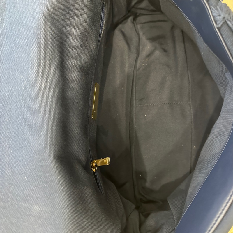 Chanel 19海軍藍流蘇菱格紋緄邊36cm 肩背手提包-13