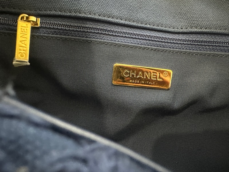 Chanel 19海軍藍流蘇菱格紋緄邊36cm 肩背手提包-14