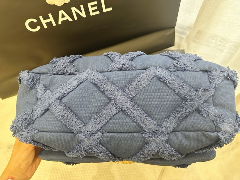 Chanel 19海軍藍流蘇菱格紋緄邊36cm 肩背手提包-18