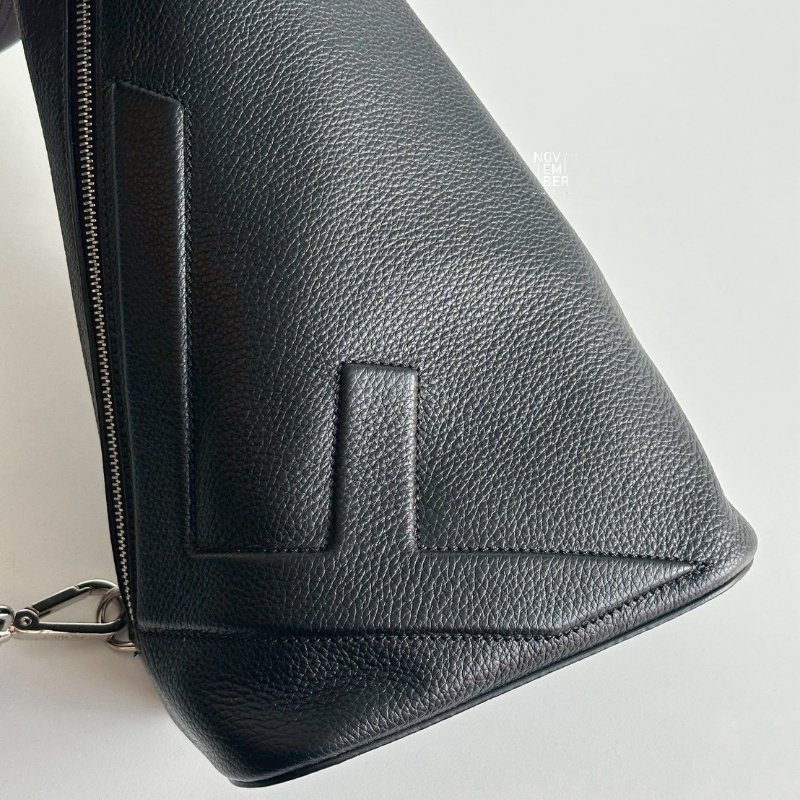 99新🆕 Fendi 男士三角腰包 男士三角胸包 黑銀-2