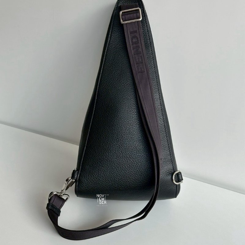 99新🆕 Fendi 男士三角腰包 男士三角胸包 黑銀-5