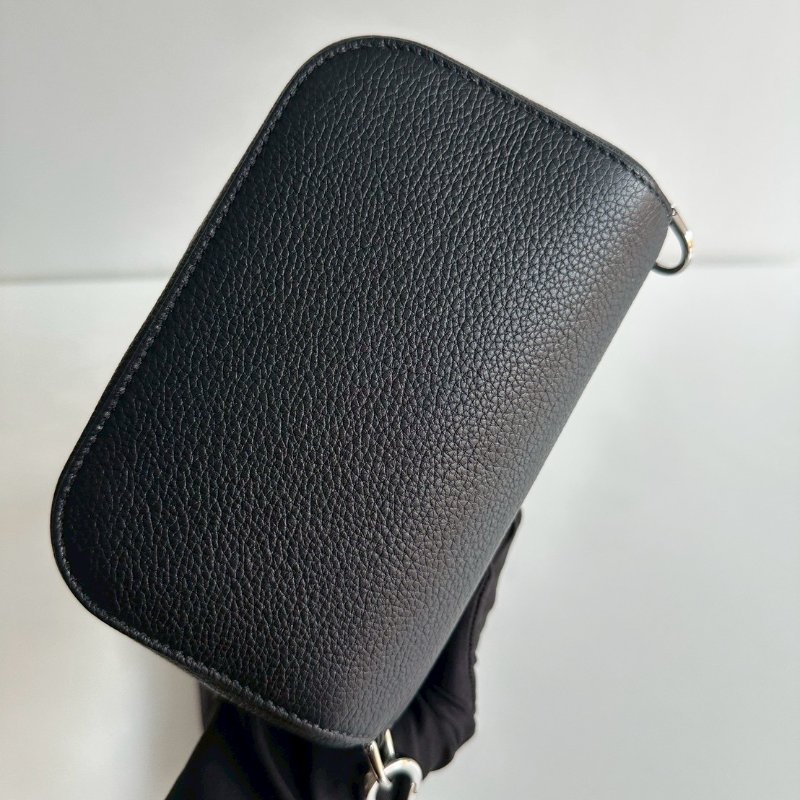 99新🆕 Fendi 男士三角腰包 男士三角胸包 黑銀-7