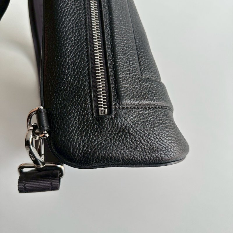 99新🆕 Fendi 男士三角腰包 男士三角胸包 黑銀-13