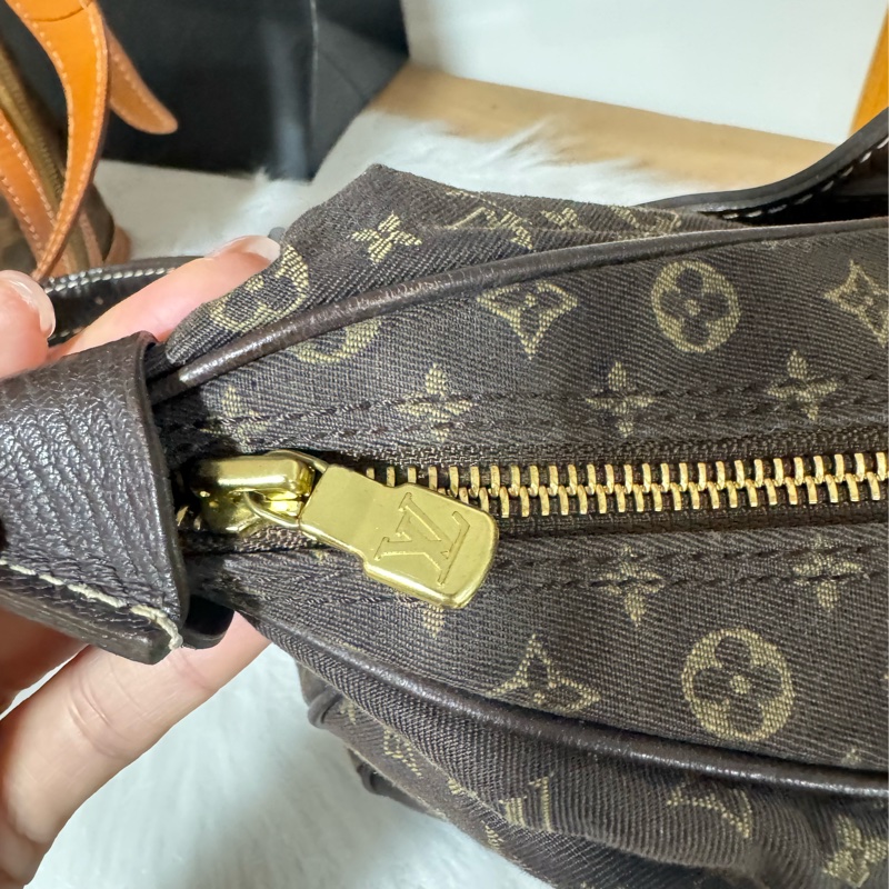 lv 單寧牛角包-9