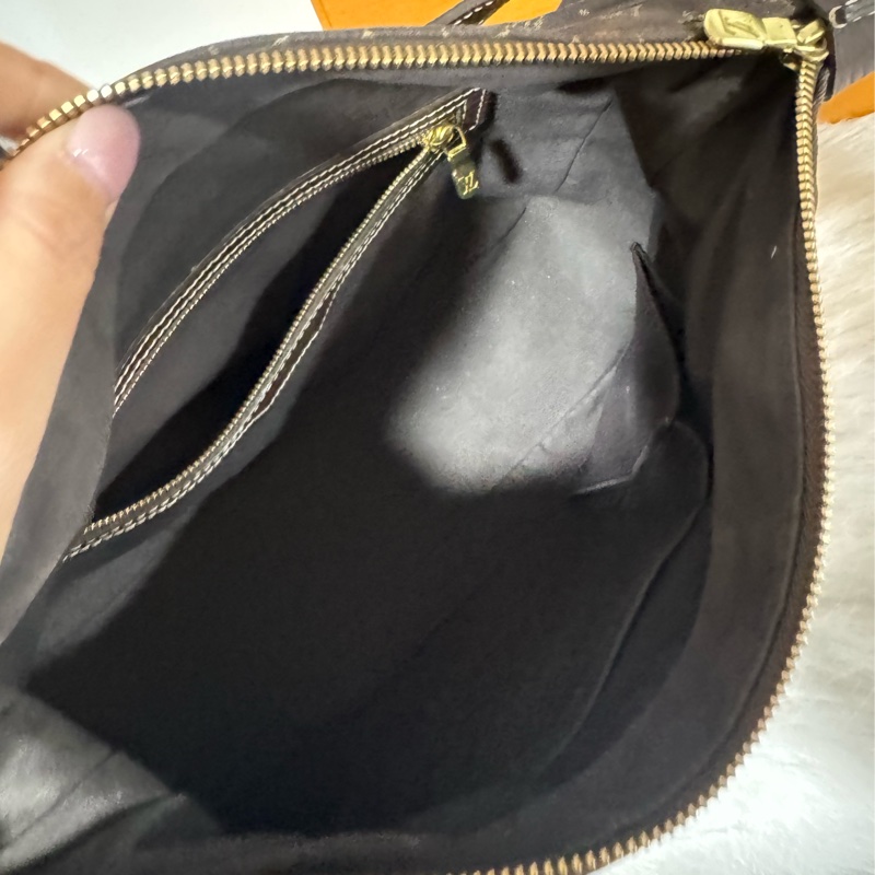 lv 單寧牛角包-16