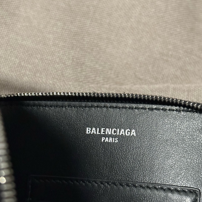 Balenciaga 護照手機包-1