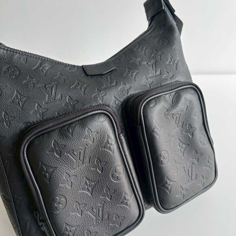 閒置新🖤 全配有購證🙌🏻 Louis Vuitton 路易威登 Hobo Cargo 黑壓紋老花-14