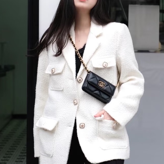 莉亞精品♡ Chanel AP3774 黑金19腰包 二手-1