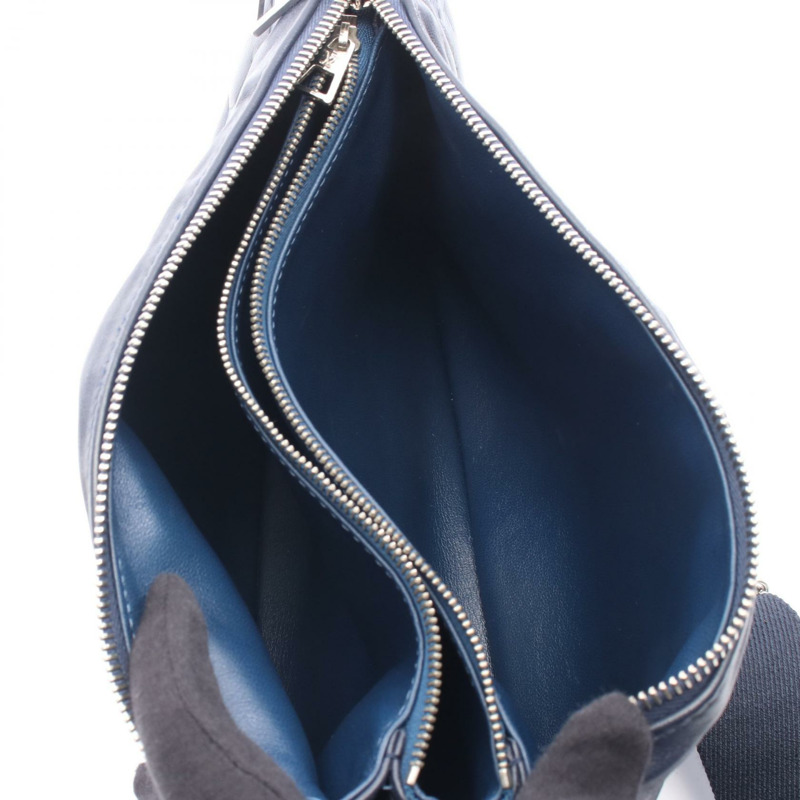 路易威登 Coussin PM 鏈條肩背包 M21282 Monogram 壓花皮革 海軍藍-2