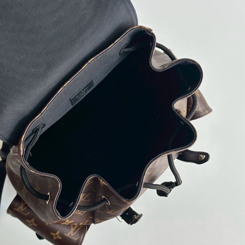 閒置新🎒 全配有購證🙌🏻 Louis Vuitton LV 路易威登 Christopher MM 後背包-4