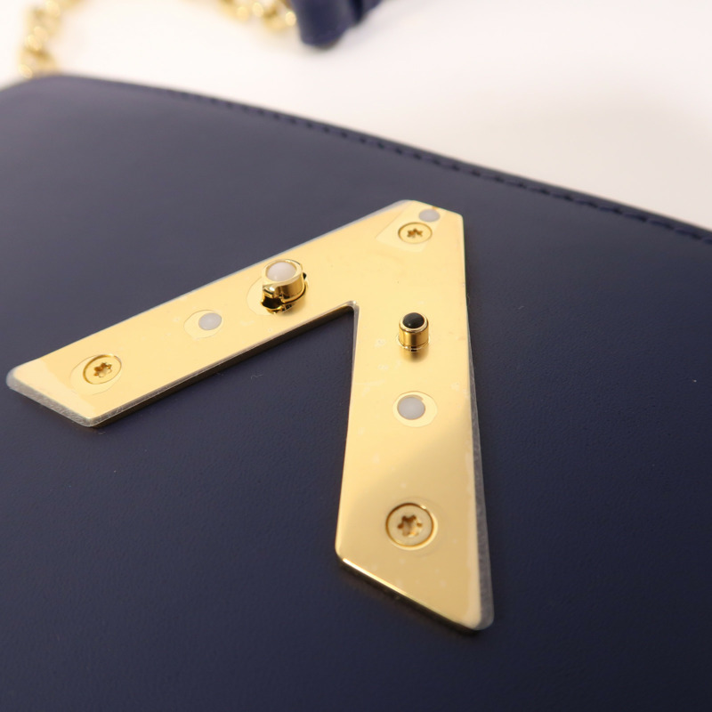 LOUIS VUITTON Crochet Twist MM金扣鏈帶肩背袋-14