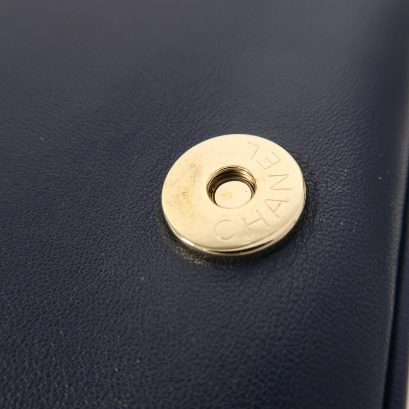 CHANEL 羊皮皮革CC Mania Flap Bag金扣鏈帶肩背袋-17