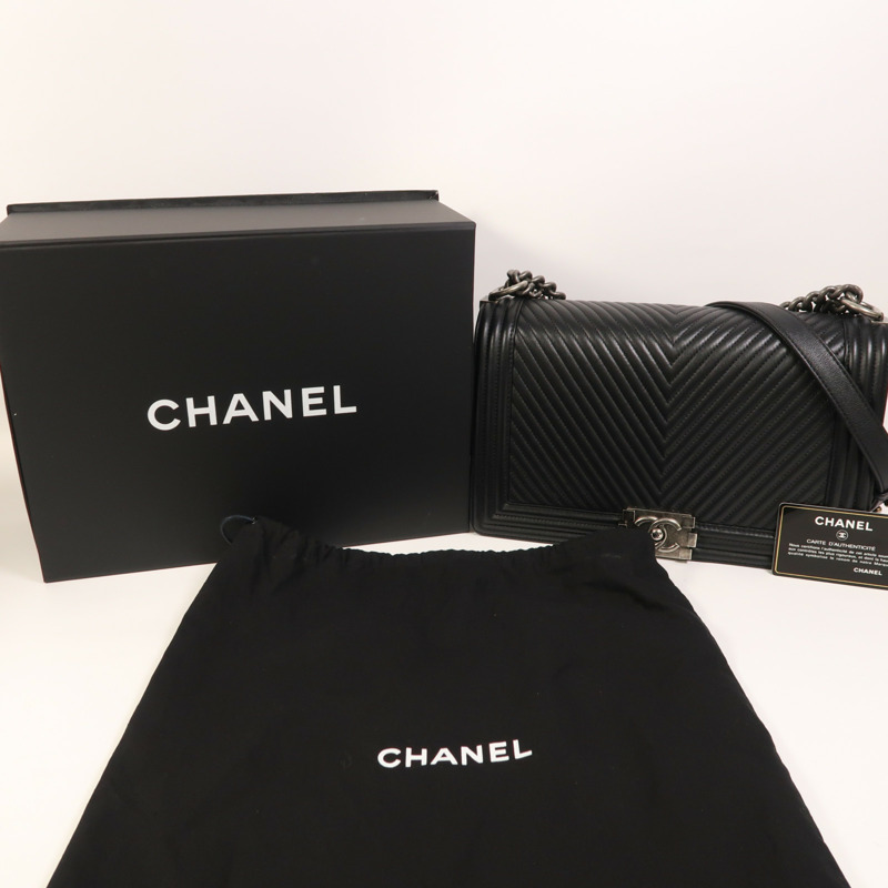 CHANEL 牛皮皮革Boy 28銀扣鏈帶肩背袋-9