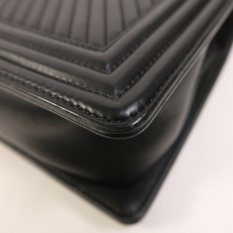 CHANEL 牛皮皮革Boy 28銀扣鏈帶肩背袋-13