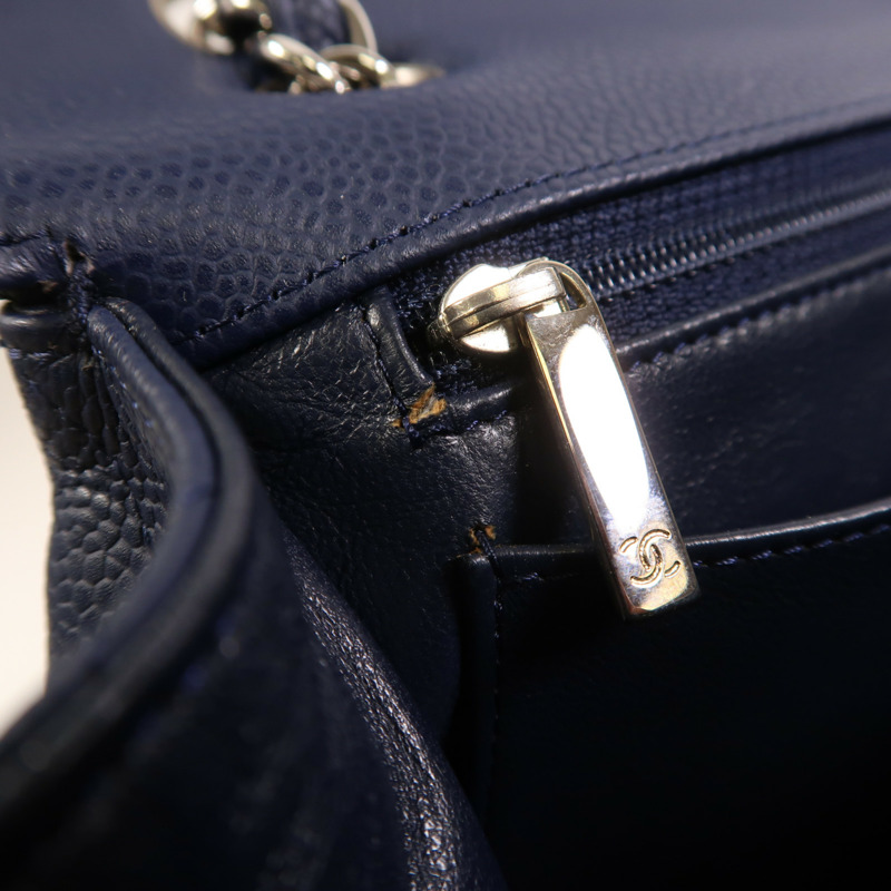 CHANEL 牛皮皮革Maxi Classic銀扣鏈帶肩背袋-17