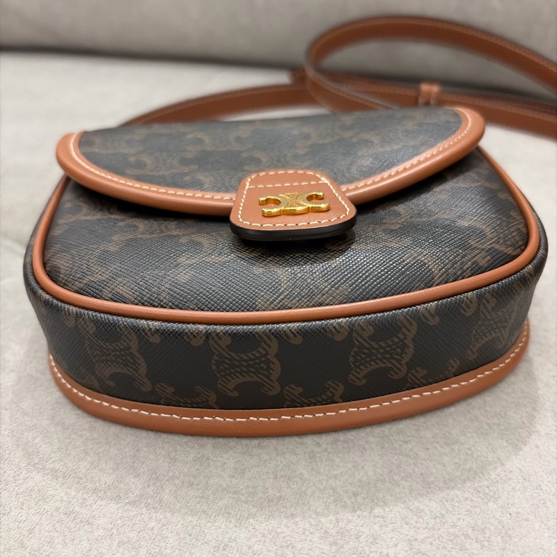CELINE 經典TRIOMPHE BESACE系列帆布斜背馬鞍包(棕色)-7
