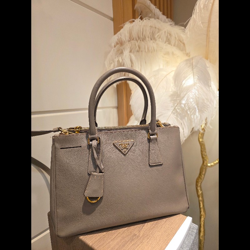 PRADA奶茶色防刮牛皮金釦殺手包-0