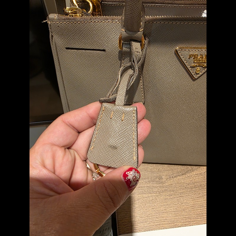 PRADA奶茶色防刮牛皮金釦殺手包-38