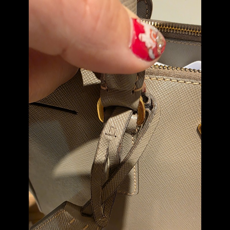 PRADA奶茶色防刮牛皮金釦殺手包-39