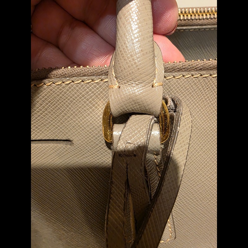 PRADA奶茶色防刮牛皮金釦殺手包-54