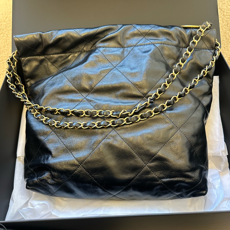 香奈兒 Chanel 22bag 小號 晶片款 黑金鏈條 全新帶票 25年晶片款牛皮材質 尺寸35*37*7cm-1