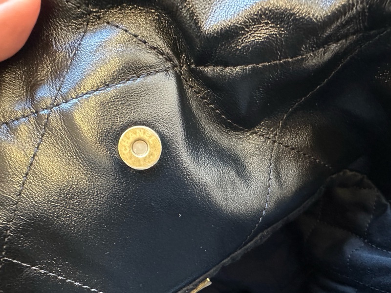 香奈兒 Chanel 22bag 小號 晶片款 黑金鏈條 全新帶票 25年晶片款牛皮材質 尺寸35*37*7cm-4