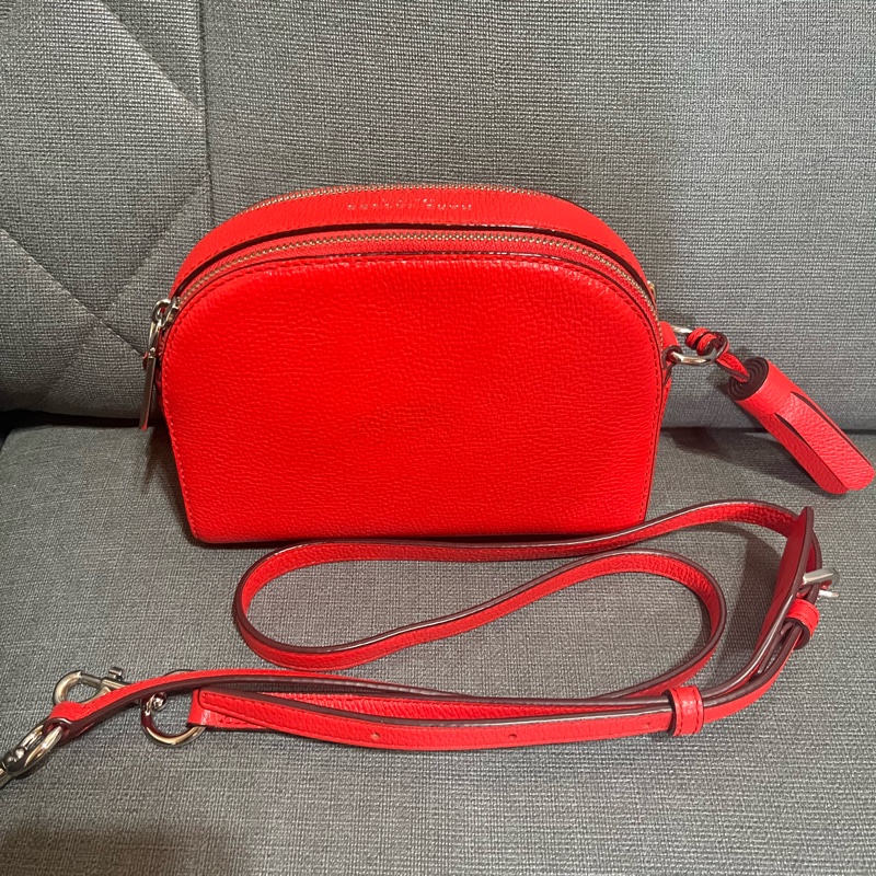 Marc Jacobs 天竺葵紅半月型相機包-1