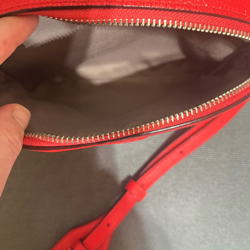 Marc Jacobs 天竺葵紅半月型相機包-4