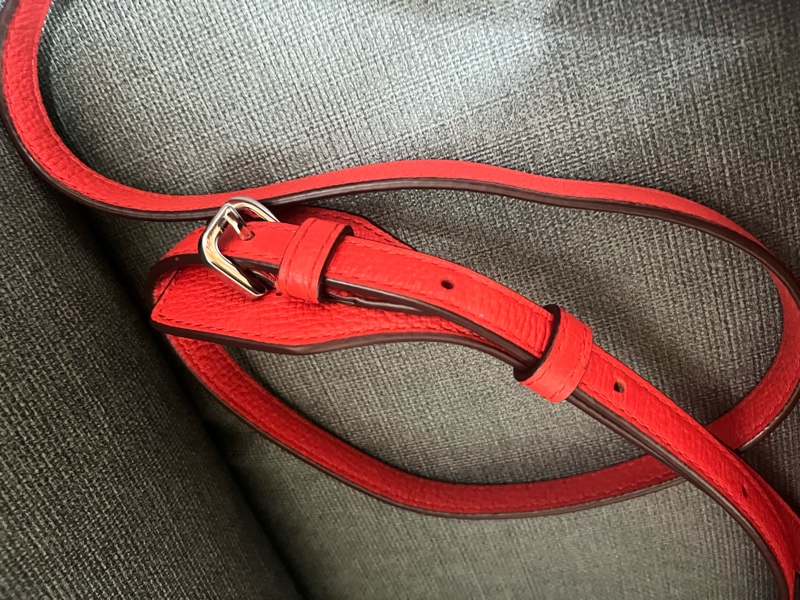 Marc Jacobs 天竺葵紅半月型相機包-6