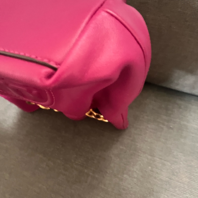 Tory Burch紫紅FLEMING MINI 浮雕金鍊束口水桶後背包-8