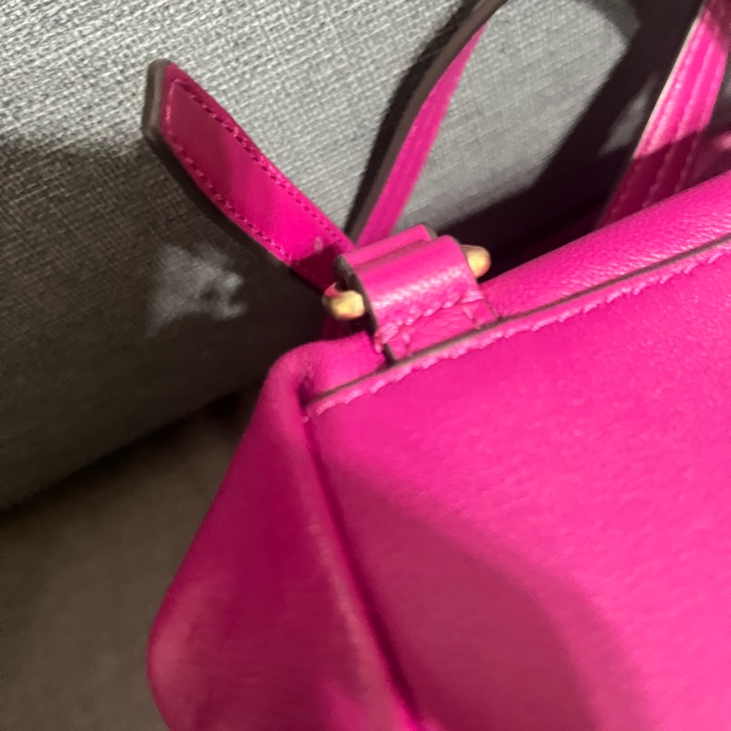 Tory Burch紫紅FLEMING MINI 浮雕金鍊束口水桶後背包-9