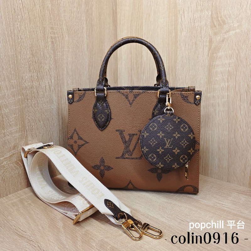 [夯款😍新年特輯好價🧧] LV 雙色老花金釦OnTheGo PM手提斜背拖特包-0
