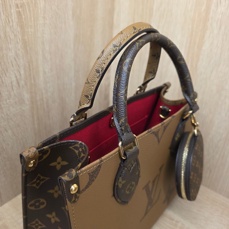 [夯款😍新年特輯好價🧧] LV 雙色老花金釦OnTheGo PM手提斜背拖特包-2