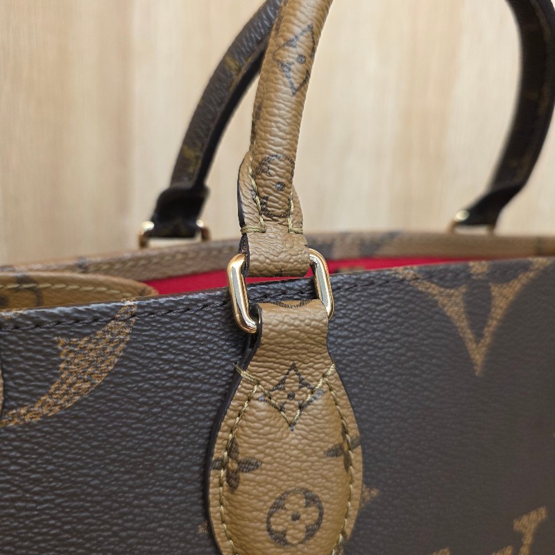 [夯款😍新年特輯好價🧧] LV 雙色老花金釦OnTheGo PM手提斜背拖特包-6