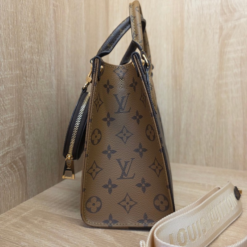 [夯款😍新年特輯好價🧧] LV 雙色老花金釦OnTheGo PM手提斜背拖特包-7