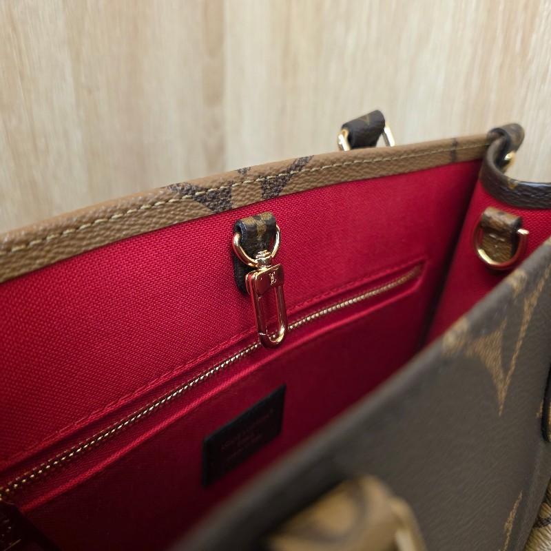 [夯款😍新年特輯好價🧧] LV 雙色老花金釦OnTheGo PM手提斜背拖特包-11