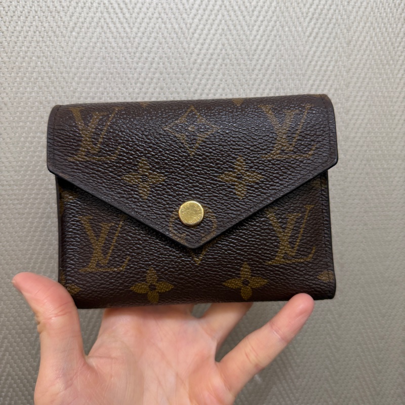 LV 原花內咖啡三折Victorine短夾M62472-0