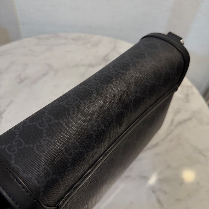 Gucci 黑灰PVC黑牛皮下蓋磁吸斜背郵差包-5