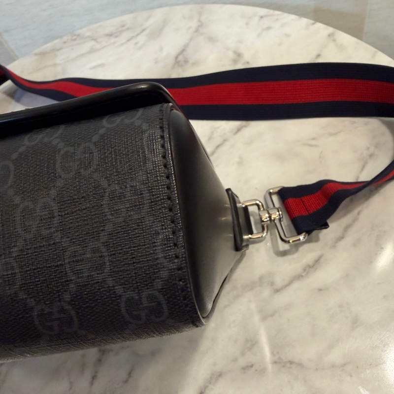 Gucci 黑灰PVC黑牛皮下蓋磁吸斜背郵差包-8