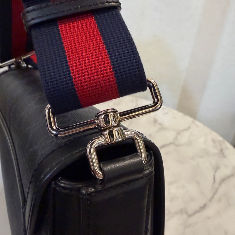 Gucci 黑灰PVC黑牛皮下蓋磁吸斜背郵差包-12