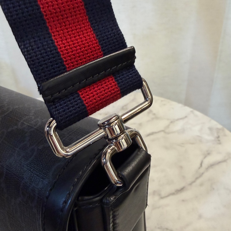Gucci 黑灰PVC黑牛皮下蓋磁吸斜背郵差包-17
